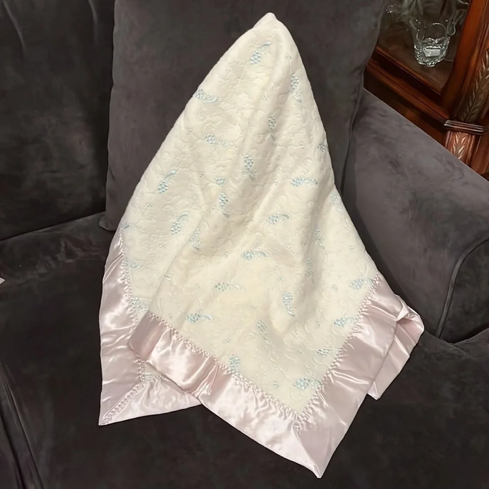 Vintage Baby Blanket Satin Trim Embroidered ILGWU Floral 1950’s Crib Pink